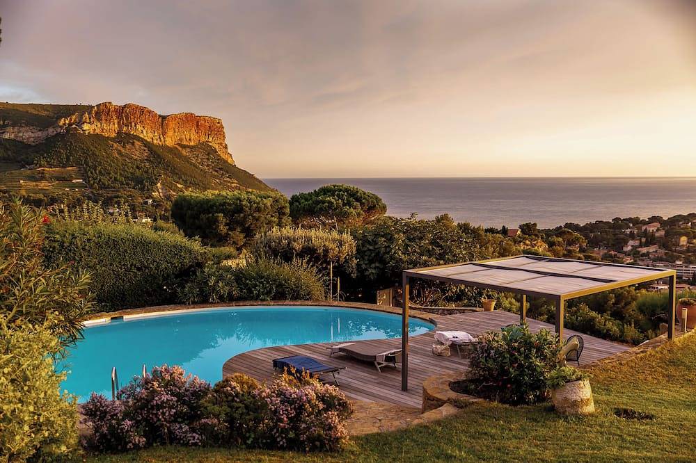 Vue panoramique sur la baie de Cassis, piscine, pétanque, 4 chambres in Cassis, Parc national des Calanques