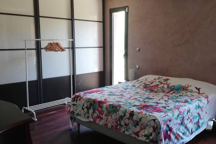 Location de vacances pour 6 personnes, avec terrasse ainsi que jardin et jacuzzi à Aubais - 2