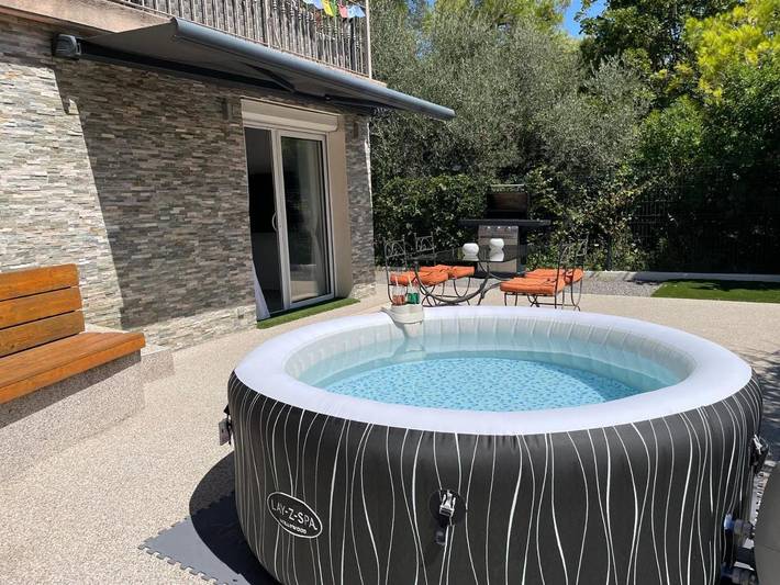 Gîte pour 4 personnes, avec jacuzzi et jardin à Carros - 3