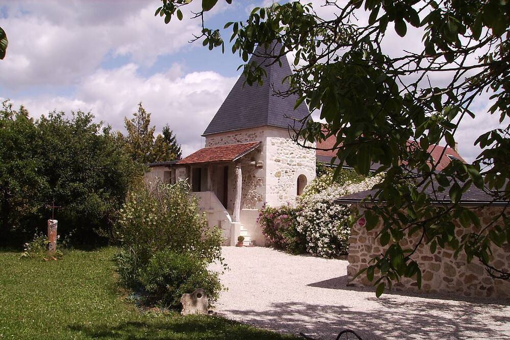 Maison Xv siècle confortable, avec étang privé pêche, piscine dans parc arboré in Sainte-Maure-de-Touraine, Région de Chinon