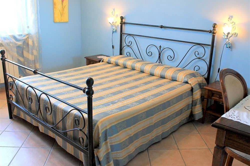 Ganze Wohnung, Ferienwohnung bei Rom in Landhausvilla mit Pool und herrlichem Panoramablick in Casperia, Terminillo