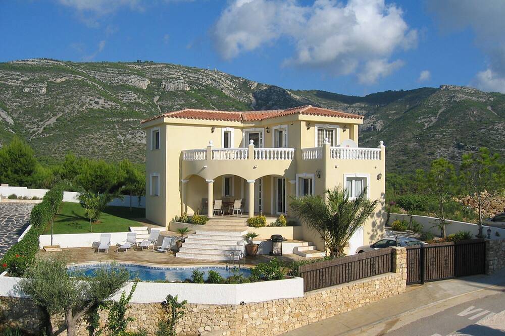 Villa de luxe avec vue spectaculaire et piscine privée chauffée et Wifi in Alcalà de Xivert, Costa del Azahar