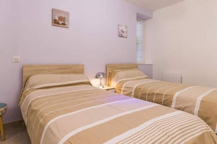 Gîte pour 4 personnes, avec jardin, animaux acceptés dans Lerat - 3