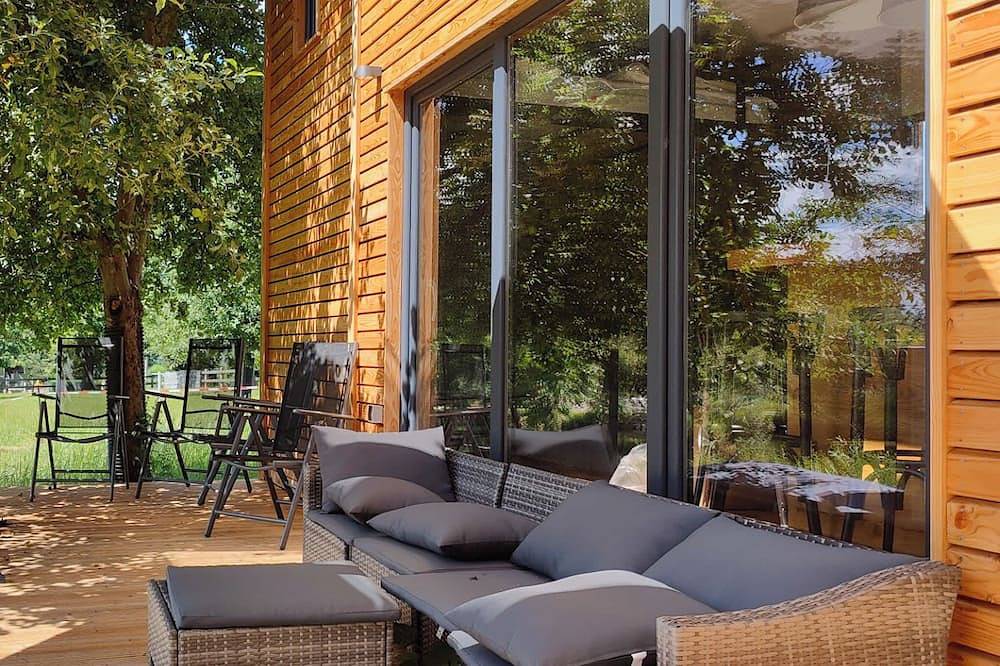 Großes Tiny House zwischen Naturteichen: Kamin, Terrasse, Grill & Badeteich in Großharthau, Oberlausitz-Niederschlesien