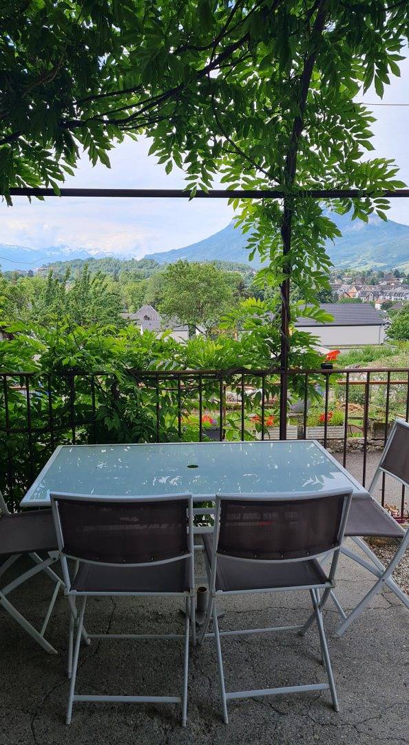 Gîte pour 2 personnes, avec terrasse dans Office De Tourisme Challes Les Eaux