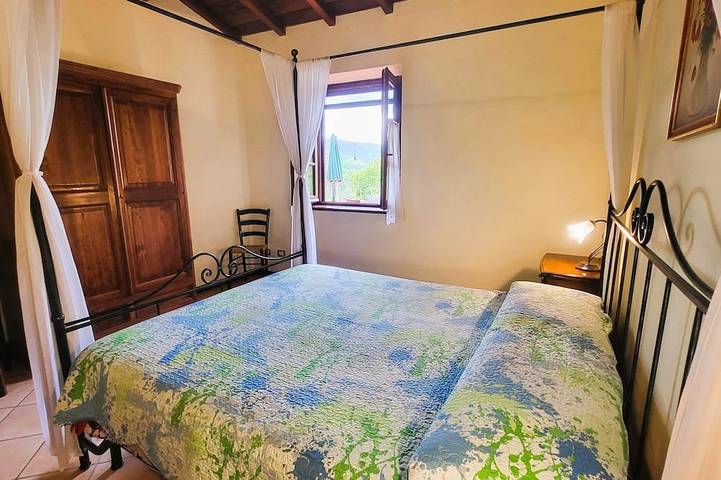 Location de vacances pour 24 personnes, avec jardin et terrasse, animaux acceptés à Camporgiano - 2