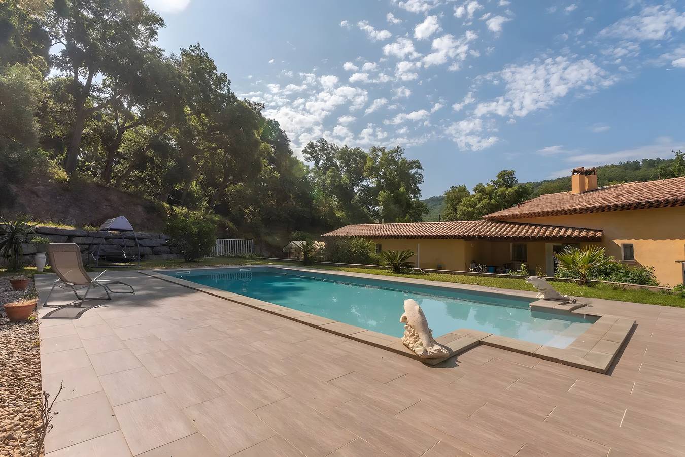 "Cigale" Room with Shared Pool, Wi-Fi, and Air Conditioning in Collobrières, Wybrzeże Morza Śródziemnego (Francja)