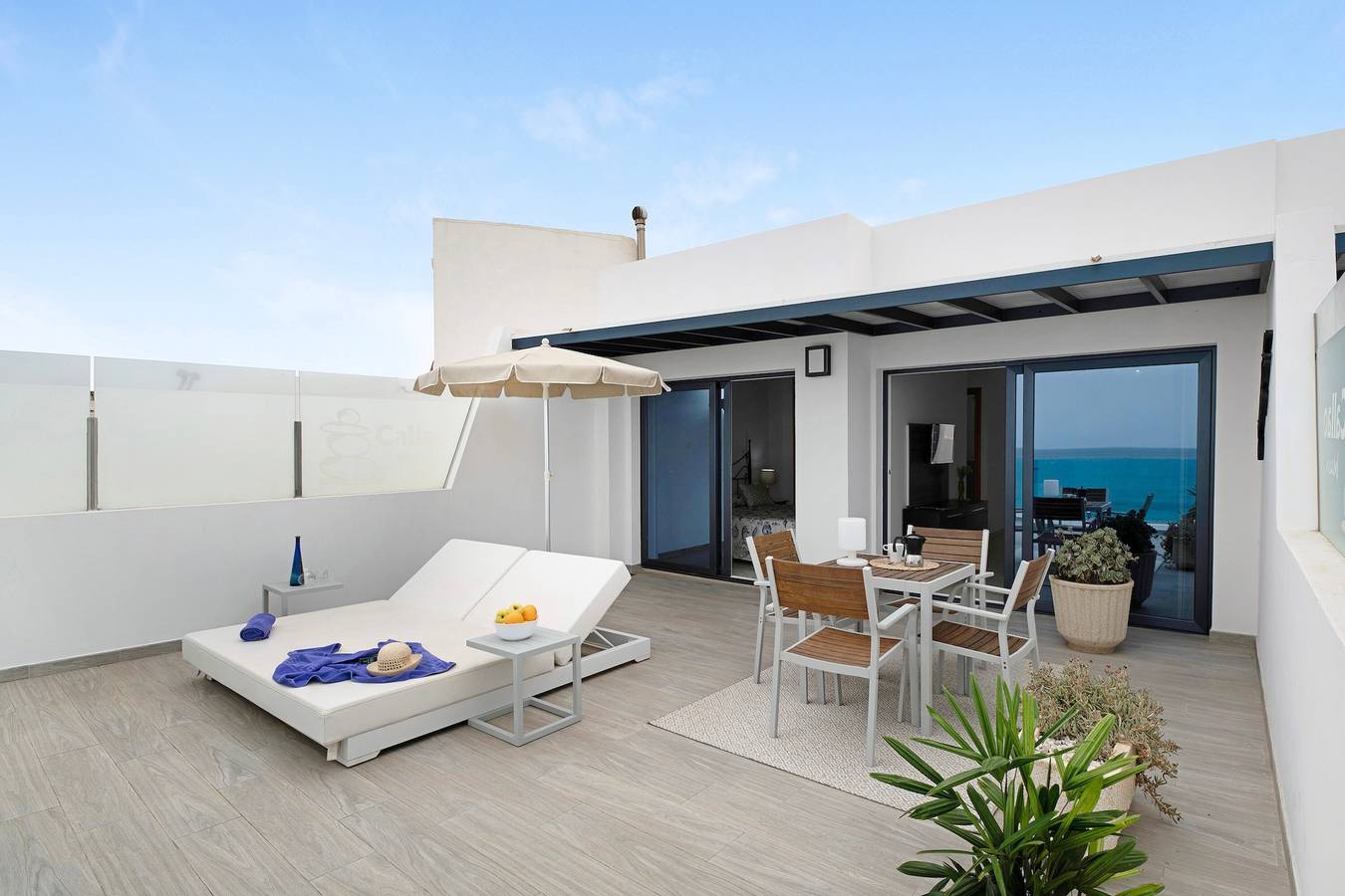 Entire apartment, Holiday Apartment “Callao Beach 8” with Sea View, Terrace & Wi-Fi in Punta de las Mujeres, Haría