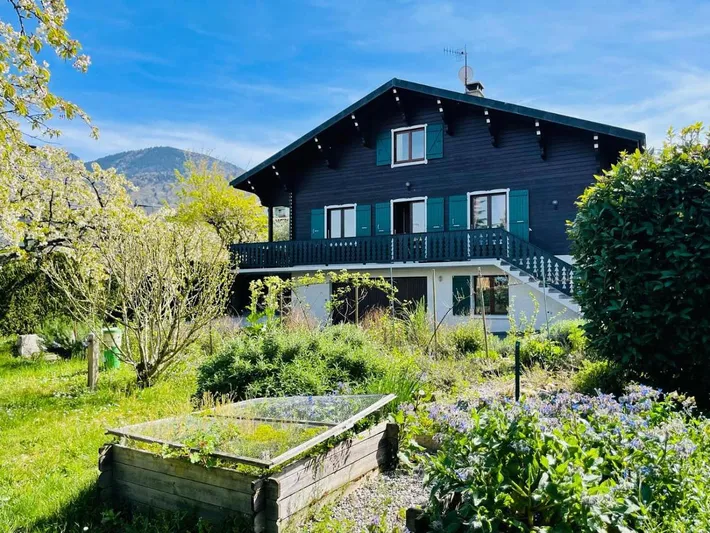 Casa rural para 6 personas, con vistas además de jardín y vistas al lago - 1