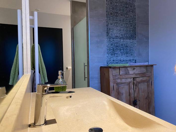 Location de vacances pour 10 personnes, avec vue ainsi que piscine et jardin, animaux acceptés à Saint-Alban-Auriolles - 4