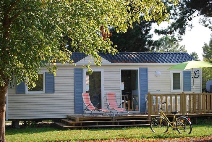 Camping pour 4 personnes, avec Jacuzzi et Terrasse ainsi que Piscine et Sauna