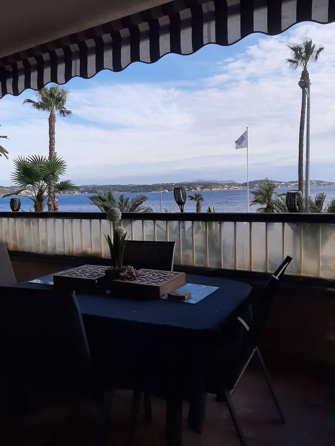 Studio entier, Studio charmant avec vue sur la mer à Bandol - 28 m² - Terrasse in Bandol, Côte méditerranéenne (France)