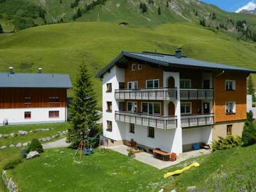 Ferienwohnung für 4 Personen, mit Balkon und Garten, kinderfreundlich in Schröcken