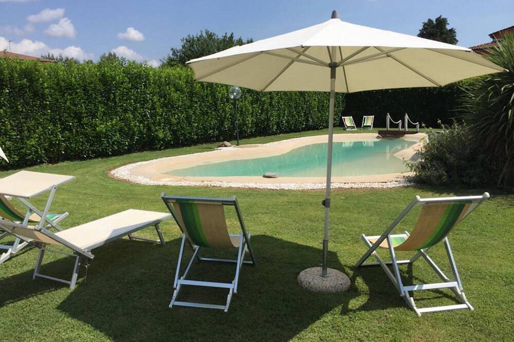 Betulla, Barga!Piscina privata in \"beach style\",WIFI, a piedi al bar/ristoranti! in Barga, Parco Regionale delle Alpi Apuane