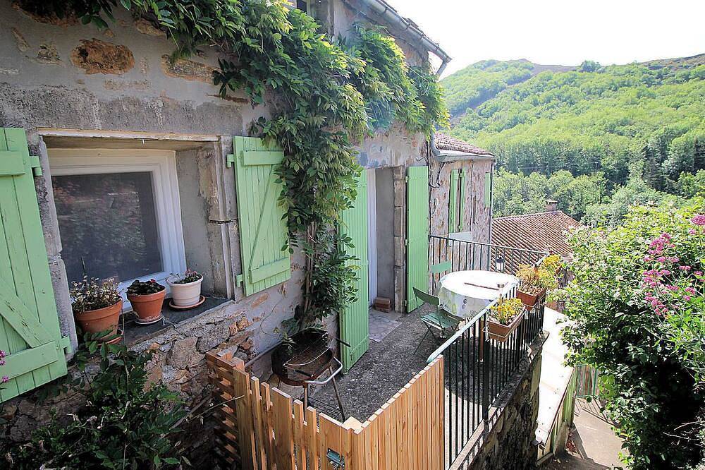 Entire apartment, Comfortable 70m2 apartment in stone house in Avène, Lodève region