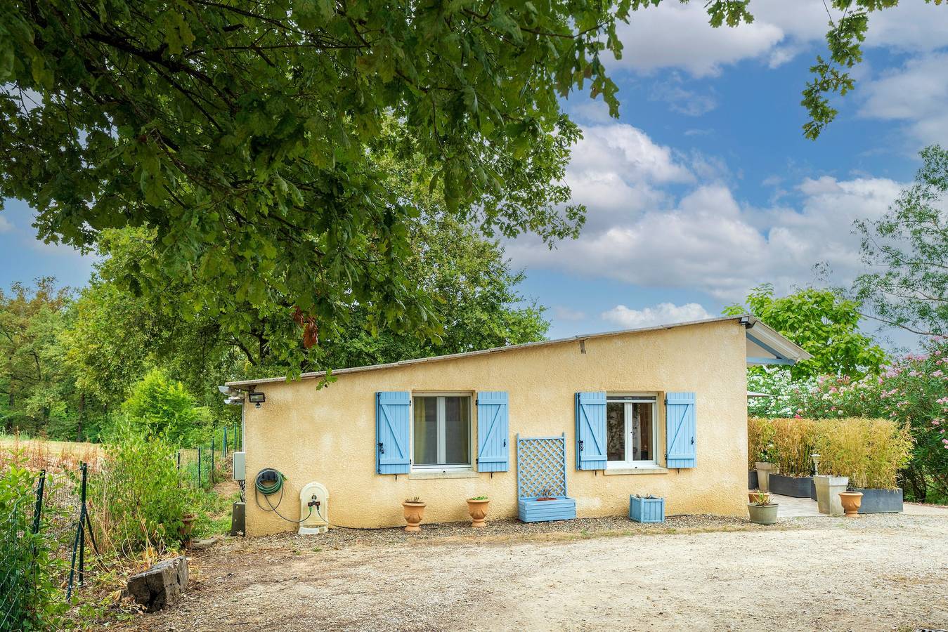 Gîte 'Gite Iago' avec terrasse privée, jardin partagé et Wi-Fi in Larée, Gers