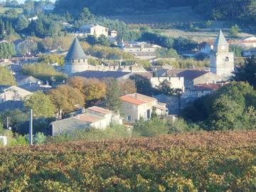 Gîte pour 5 personnes, avec terrasse et vue à Villeneuve-Minervois