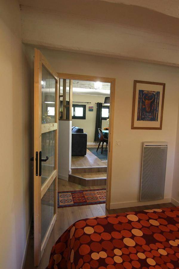 Appartement entier, One-Bedroom Apartment in Sauveterre, Région de Nîmes