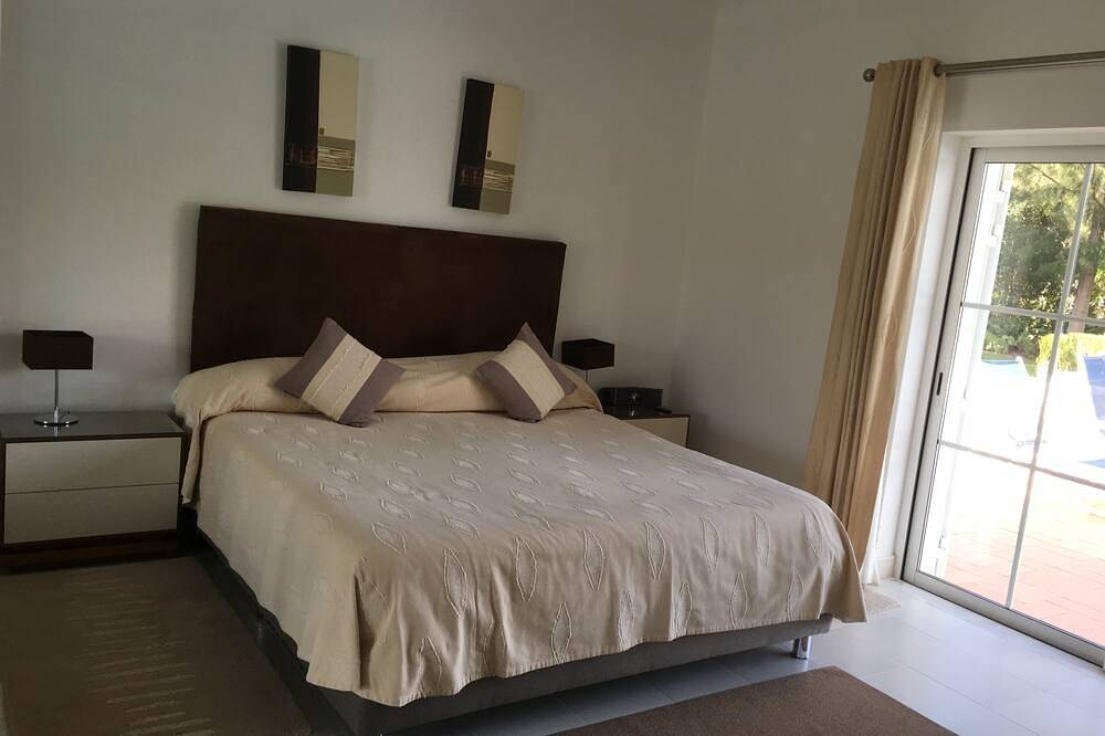 Luxusvilla für 10 Personen. Geräumiges, offenes Layout, das zu atemberaubenden Außenbereichen führt in Faro Distrikt