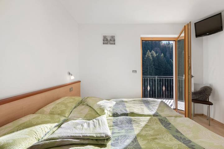 Farmhouse 'Innerjerberhof Neiderseit' with Mountain View, Shared Terrace and Wi-Fi in Laurein, Nonsberg Group