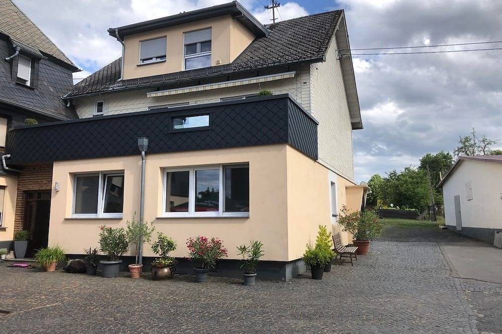 Ganze Wohnung, Ferienwohnung Hof Kleeberg - 4-Bett-Wohnung in Hachenburg, Westerwald