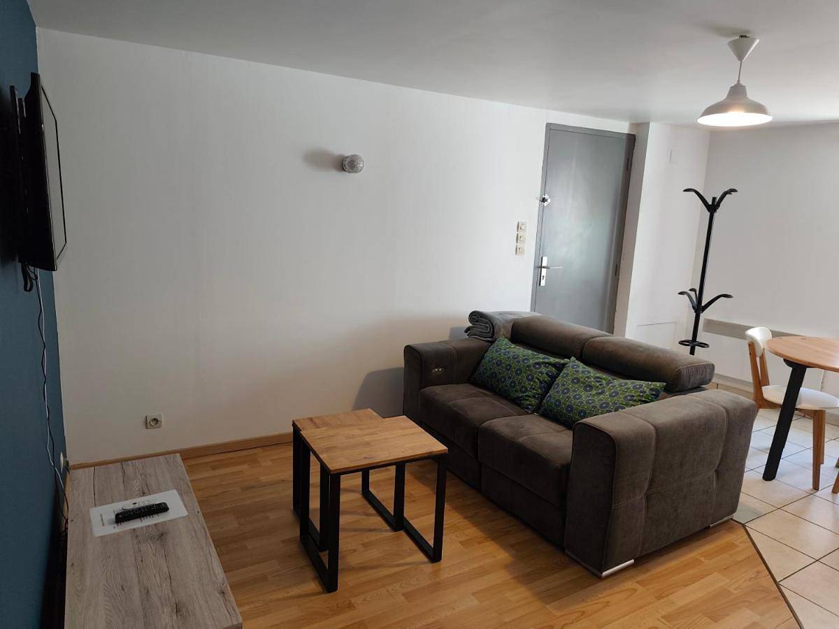 Appartement entier, One-Bedroom Apartment in Thuilley-aux-Groseilles, Toul