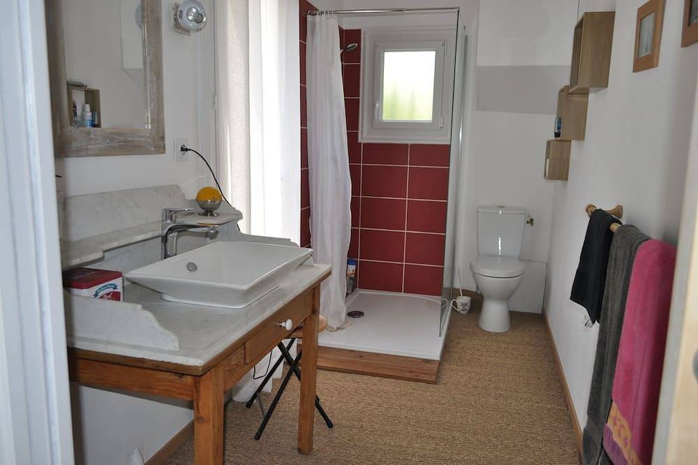 Jolie maison avec jardin paysagé et piscine privative. in Cléon-d'Andran, Région de nyons