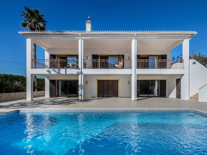 Villa pour 6 personnes, avec piscine et balcon à Portimão