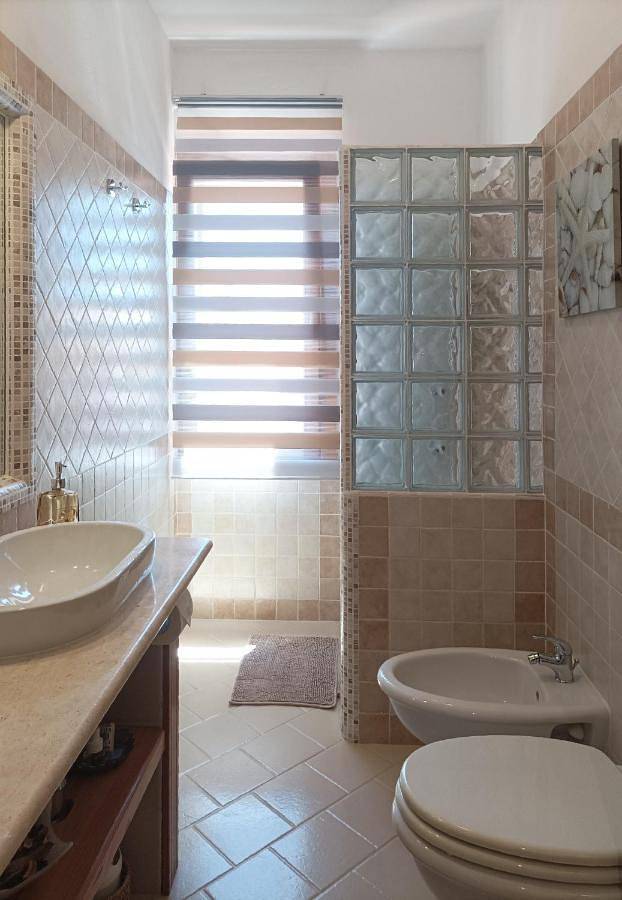 Chambre d’hôte pour 2 personnes, avec terrasse ainsi que jardin et jacuzzi dans La Maddalena - 4