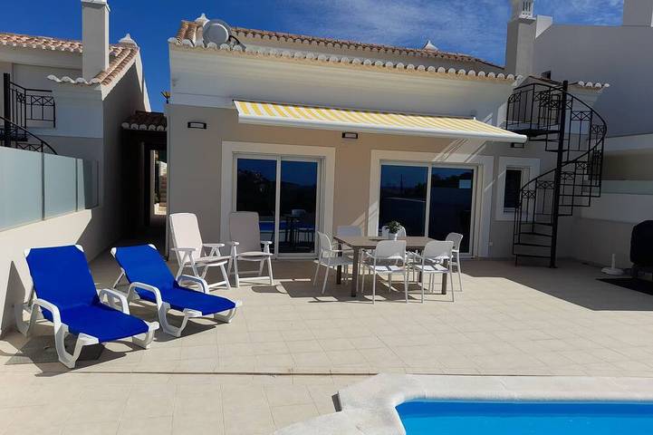 Villa for 6 people, with Balcony and Terrace as well as Garden in Salema
