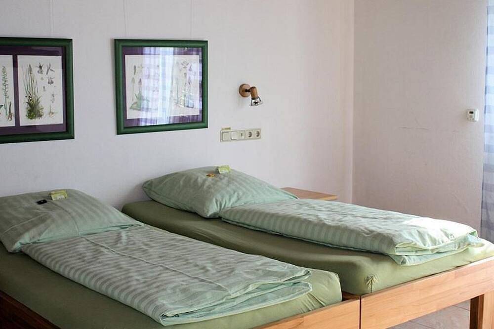 Entire apartment, Vacation apartment in Haus Charlotte - vacation apartment/1 bedroom/shower, Wc in Wiebelskirchen, Neunkirchen