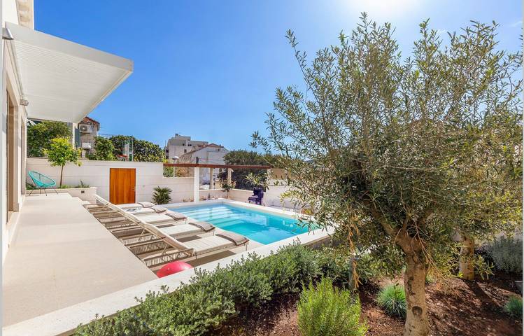 Villa for 8 people, with garden and terrace in Dubrovnik