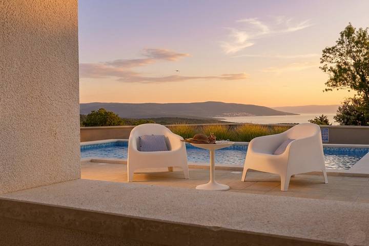 Ferienhaus für 6 Personen, mit Pool und Terrasse sowie Garten