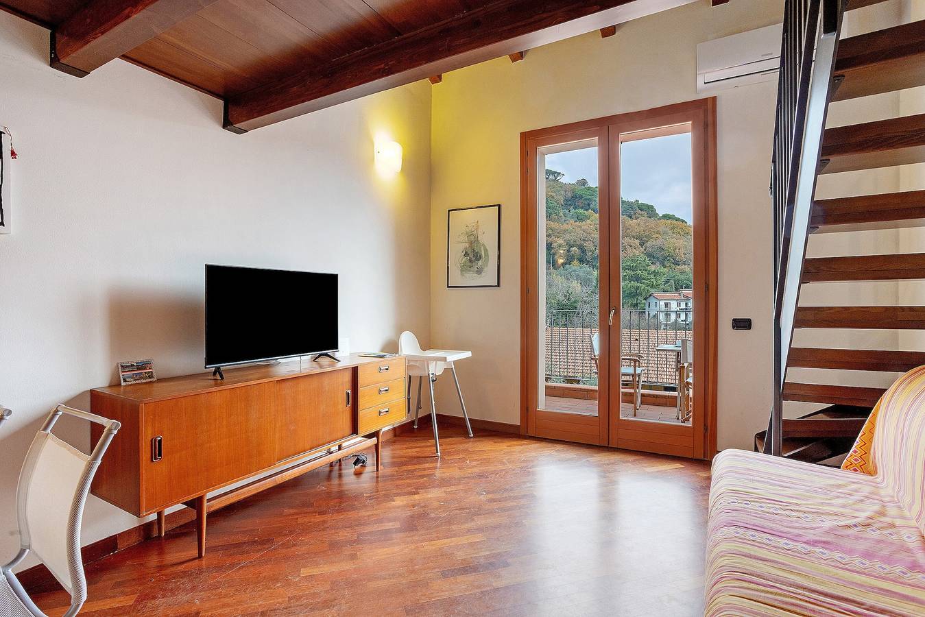 Entire apartment, Apartment 'Lerici – Foyer Verde Mare' with Mountain View, Wi-Fi and Air Conditioning in Lerici Municipality, Natural Park of Montemarcello-Magra-Vara