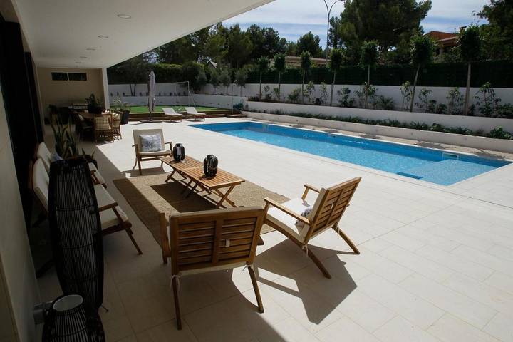Location de vacances pour 11 personnes, avec piscine ainsi que vue et jardin à Santa Ponsa - 4