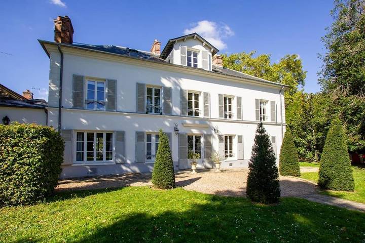 Gîte pour 10 personnes, avec jardin et jacuzzi à Mennecy - 3