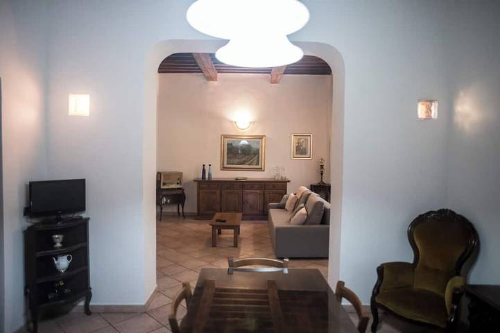 Appartamento intero, Ampio appartamento elegante vicino all’imbarco dei traghetti in Livorno, Costa degli Etruschi