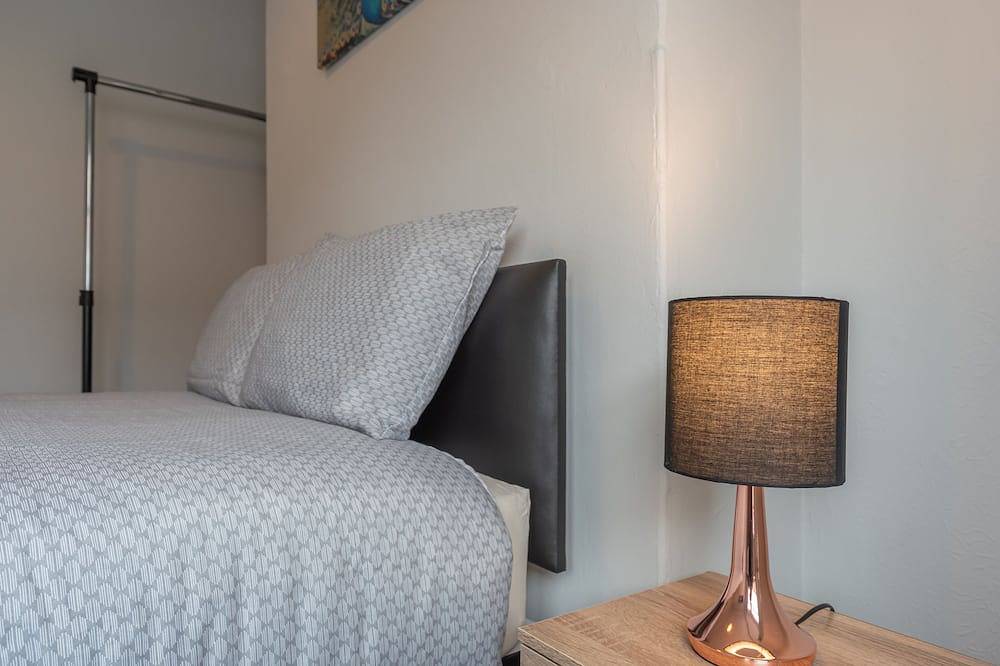 Serene Jesouth  Glam Lodge  in Kingston-upon-Hull, Yorkshire and the Humber