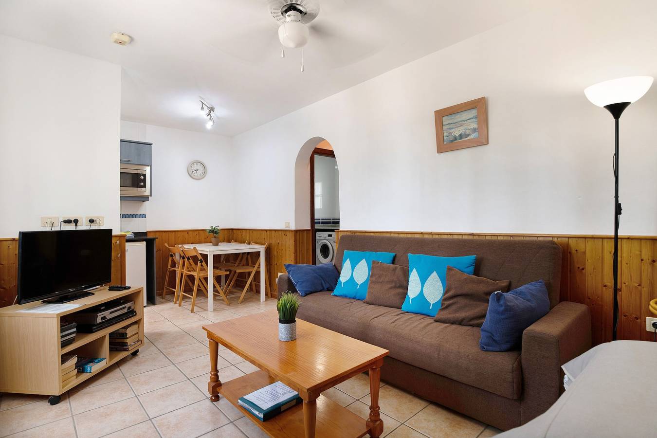 Apartamento entero, Apartamento de vacaciones 'Jardin Del Sol 32' con piscina compartida, terraza privada y Wi-Fi in Playa Blanca, Yaiza