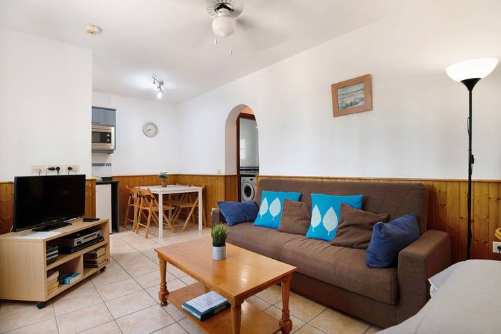 Ganze Wohnung, Ferienwohnung 'Jardin Del Sol 32' mit Gemeinschaftspool, privater Terrasse und WLAN in Playa Blanca, Yaiza