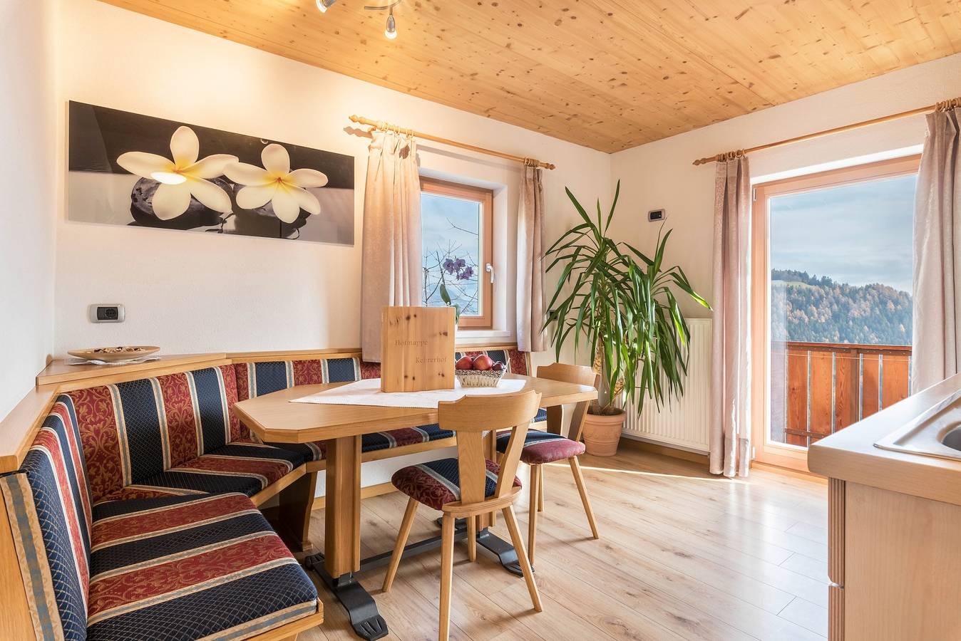 Appartamento intero, Appartamento 'Kehrerhof - Alpina' con vista sulle montagne, balcone e Wi-Fi in Ellen, San Lorenzo di Sebato e dintorni