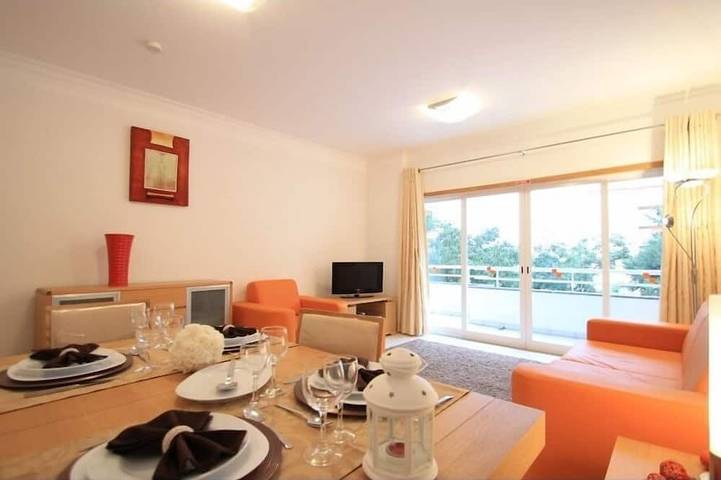 Ferienwohnung für 4 Personen, mit Pool und Balkon - 1