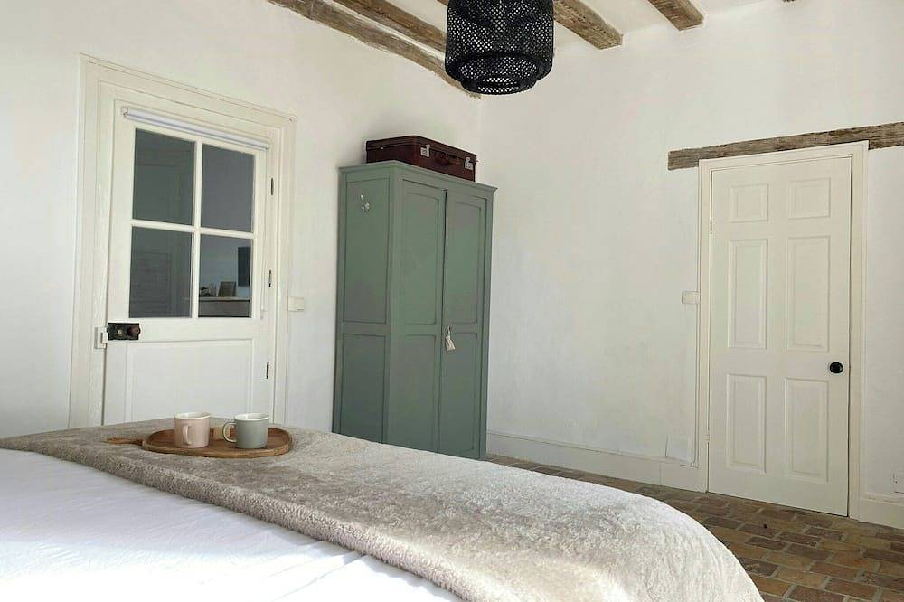Ganze Wohnung, Ruhiges Landhaus in der Nähe der Abtei Saint-Savin in Journet, Vienne
