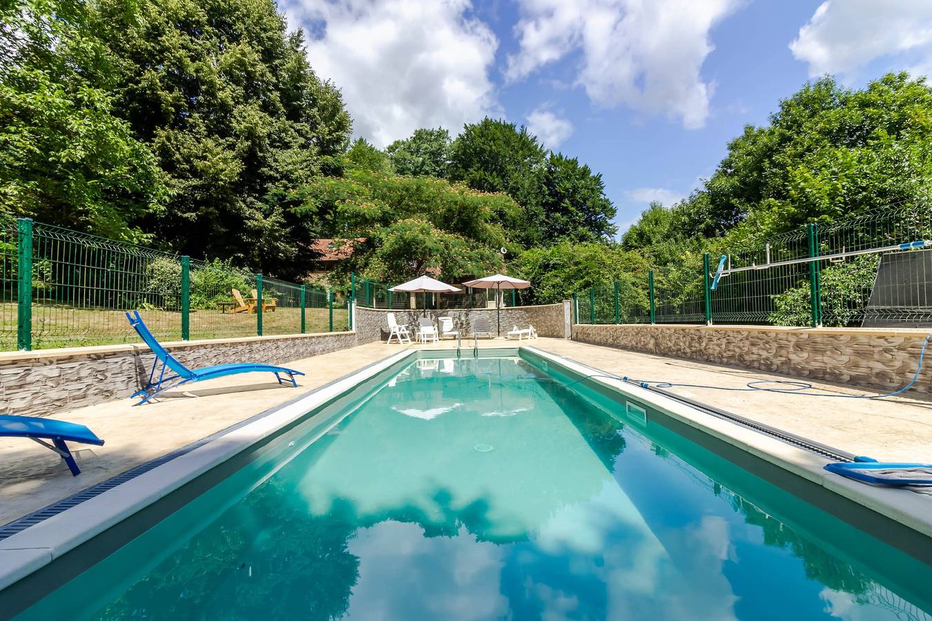 La Parenthèse Fleurie - Avec Piscine Privée in Saint-Priest-les-Fougères, Parc naturel régional Périgord-Limousin