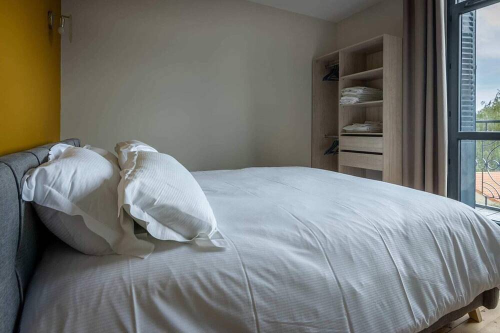 Entire apartment, 4-person air-conditioned apartment 1 bedroom + sofa bed Puy de Louchadière 104 in Châtel-Guyon, Volcans d'Auvergne Regional Nature Park