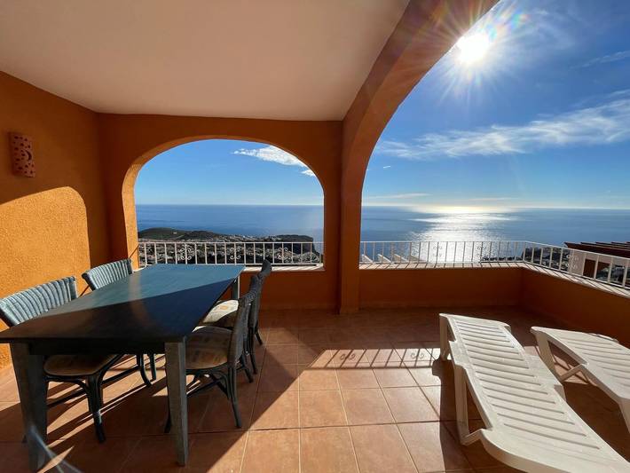 Gîte pour 4 personnes, avec terrasse et piscine dans Cumbre Del Sol