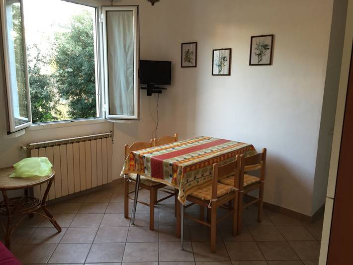Ganze Ferienwohnung, Ferienwohnung für 4 Personen mit Balkon in Massa, Italienische Riviera