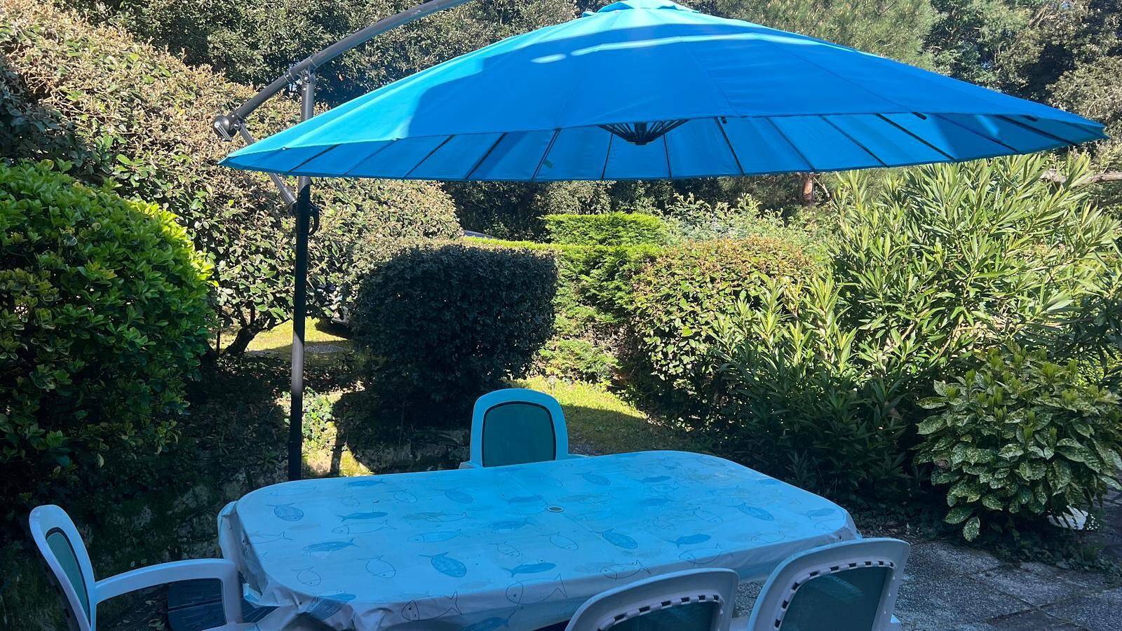 Appartement entier, Charmante maison avec terrasse et piscine partagée, à deux pas de la plage – Idéale 4 pers in Le Grand-Village-Plage, Côte de Beauté