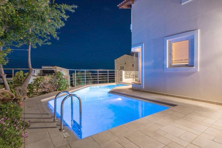 Ferienhaus für 3 Personen, mit Terrasse und Garten sowie Pool und Ausblick