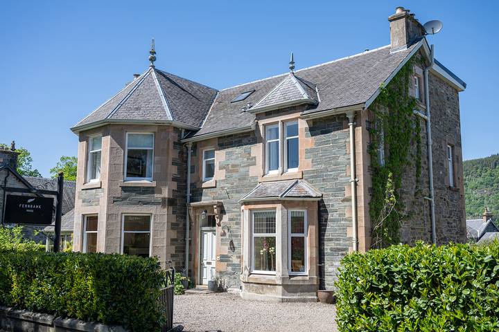 Cottage for 20 people, with Garden and Pool in Scotland